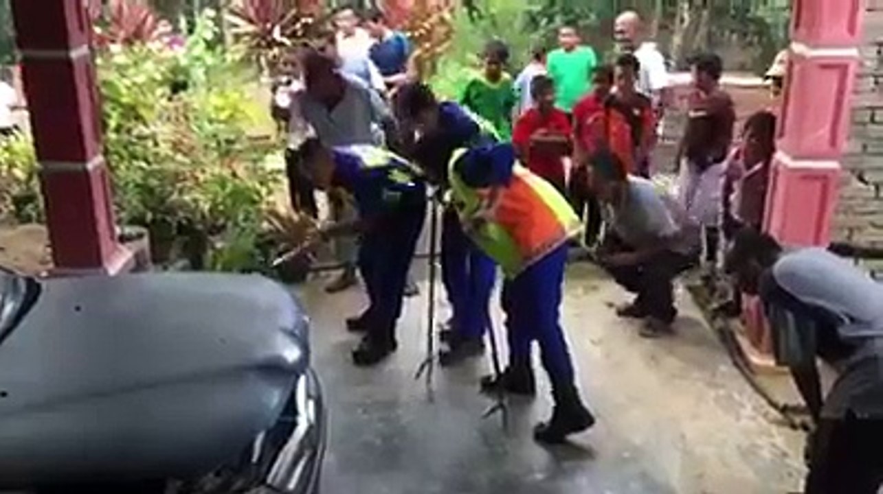 Buatnya tengah drive tiba2 dia muncul naya jer..
