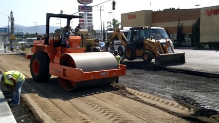 maquinaria pesada trabajando