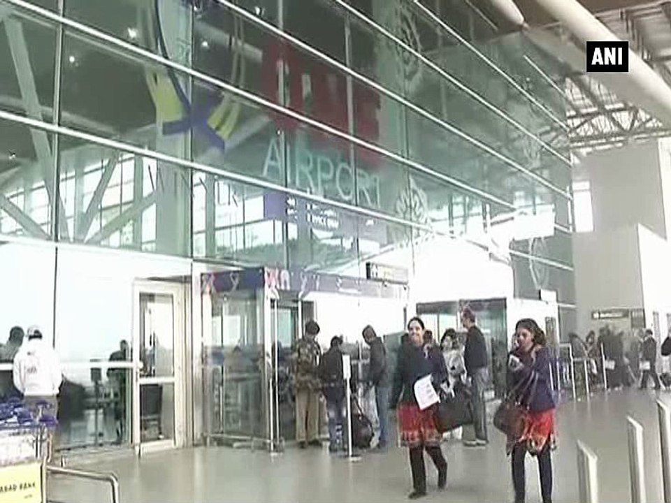 Delhi: Several flights delayed due to poor visibility