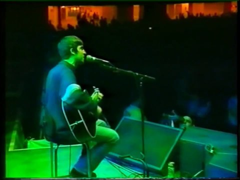 Oasis live: Cast no shadow (acoustic), Whats the story (acoustic), Dont look back in ange