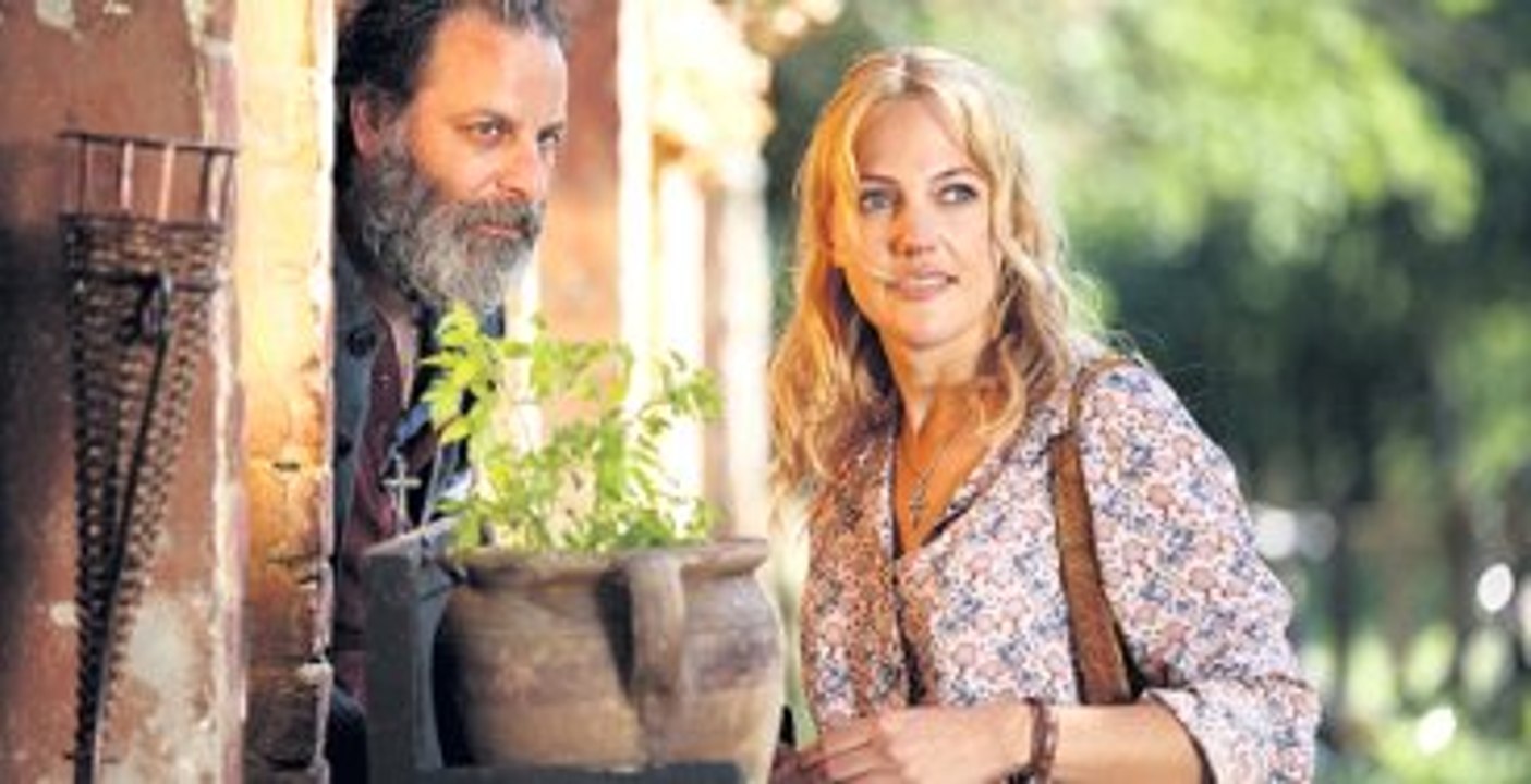 Meryem Uzerli ve Ozan Güven'den Cesur Öpüşme Sahnesi