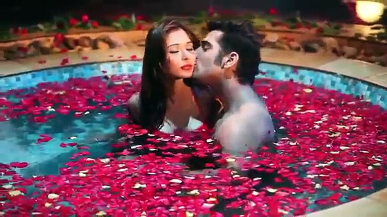 Sara khan MMS scandle with Paras chhabra-----