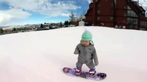 Sadece 14 aylık olan bebeğin snowboard keyfi video izle