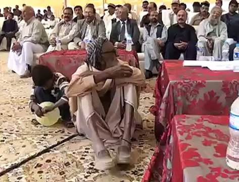 Watch What people of Faisalabad Do With Talal Chaudhry, Talal Chaudhry Ran Away.