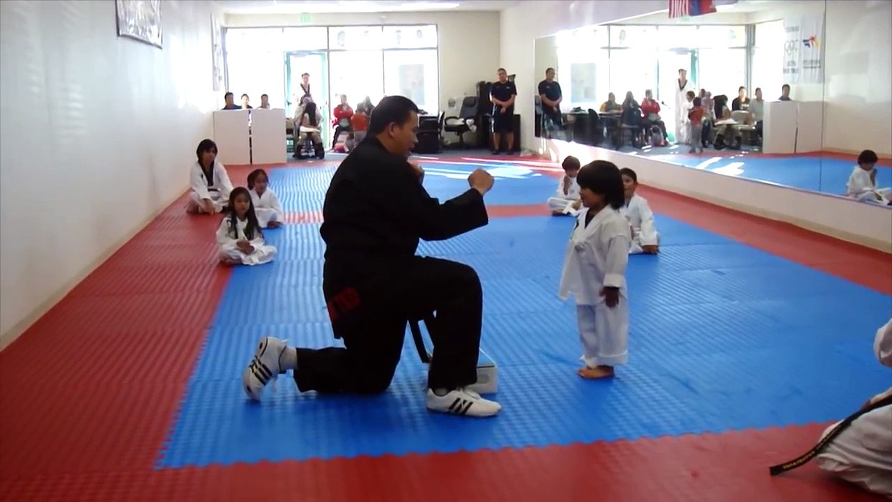 Un premier cours de taekwondo attendrissant