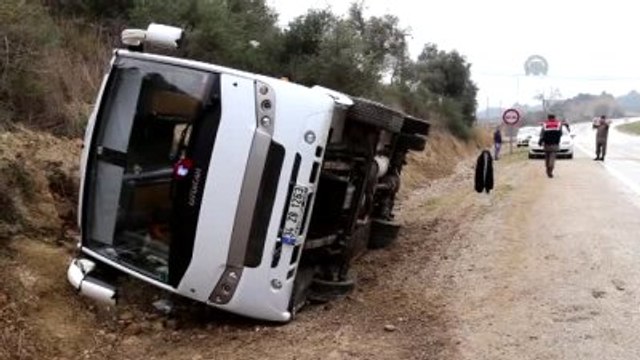 Futbolcuları Taşıyan Midibüs Devrildi: 20 Yaralı
