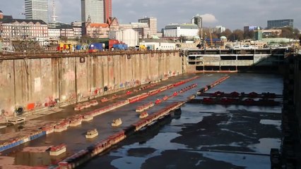 Корабль разрезали пополам и удлинили