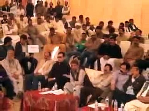 Watch-What-People-of-Faisalabad-Did-With-Talal-Chaudhry-Talal-Chaudhry-Ran-Away-ViVi.pk