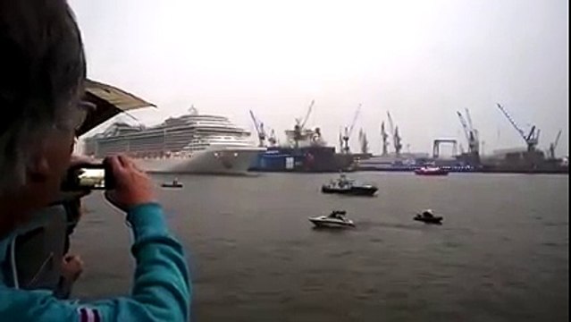 Музыкальный КОРАБЛЬ на дне рождения порта Гамбурга