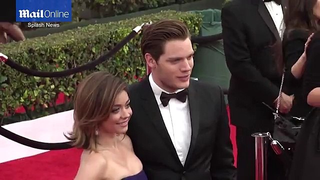 Sarah Hyland and Dominic Sherwood are loved up at SAG Awards _ Daily Mail Online