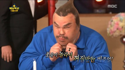 Jack Black essaie de souffler une bougie avec un collant sur la tête - Emission de TV coréenne