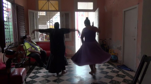 Conheça as dançarinas cubanas tamanho GG!