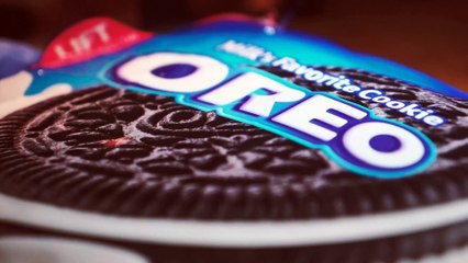 Un chirurgien transplante un Oreo dans un "Peanut Butter Cup" Reese. Opération extreme