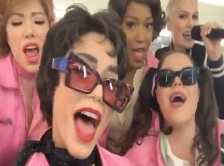 Exclu Vidéo : Vanessa Hudgens : Malgré le décès de son père, elle fait un incroyable show !