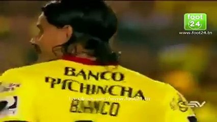 حكم يطلب من رونالدينهو التوقيع على البطاقة الصفراء قبل إنذاره ههههه