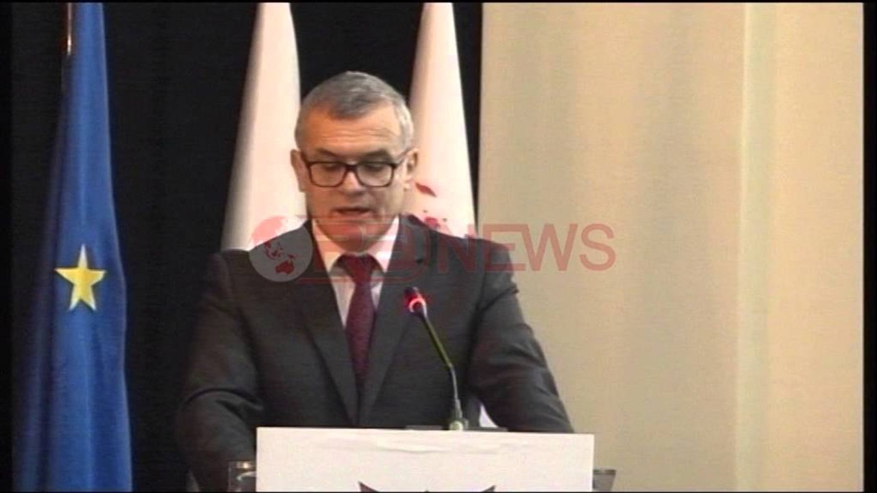 Leskaj: Zytarët e lartë të denoncuar për korrupsion nuk largohen nga administrata - Ora News-