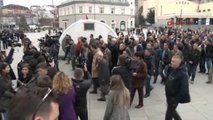 Uçk Savaş Gazileri Kosova Başbakanlık Binası Önünde Protesto Düzenledi