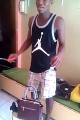 Vidéo: Fou rire: regardez comment il imite Waly Seck avec son ciseau…