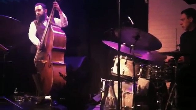 Contacte - Ismael Dueñas Trio (Live at Artte, Barcelona) (Latest Sport)