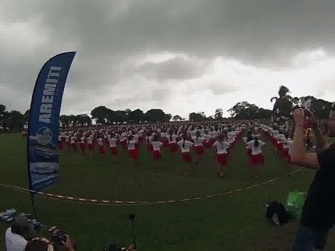 2.980 danseurs polynésiens battent le record du monde de Ori Tahiti