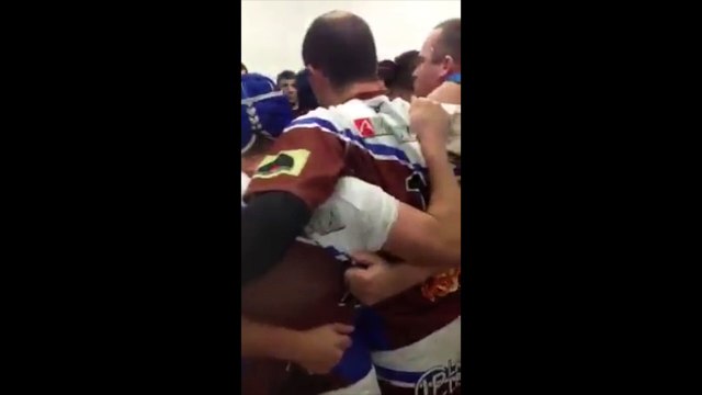 Rugby : D'un coup de boule, il casse le nez de son coéquipier à l'échauffement !