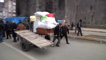 Sur'daki Terör Nedeniyle Ailelerin Göçü Sürüyor