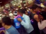 Así reaccionaron clientes a la llegada de jabón en un supermercado a