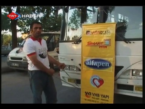 Serçe Parmaklarıyla 6 Buçuk Tonluk Minibüsü Çekti