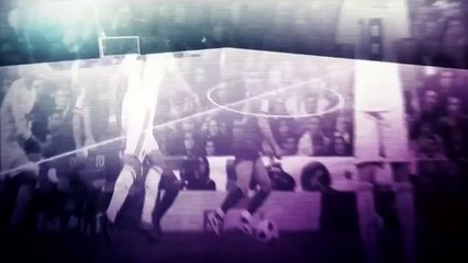 Messi cae al piso tras genial regate de Carrasco