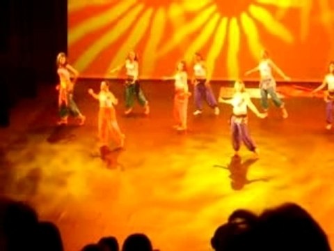 Spectacle de Leslie à Mouvement Orientale