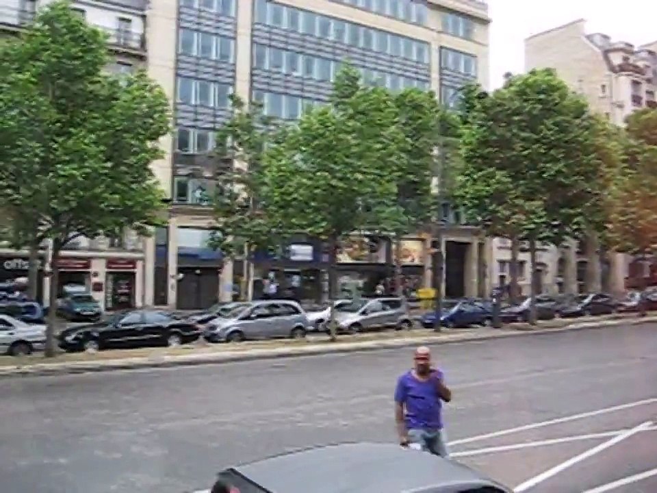 ФРАНЦИЯ, ПАРИЖ, кролики в центре города, ТРИУМФ...