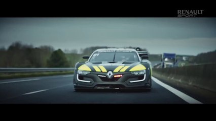 Une Renault RS 01 Police vs Moto