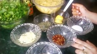 Aloo Palak Kiy Bhujiya- Potato Spinach ( Cooking With Fouzia )