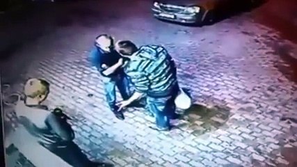 Tartıştıkları Adamın Boksör Olduğunu Anlayamamak Yok Böyle B