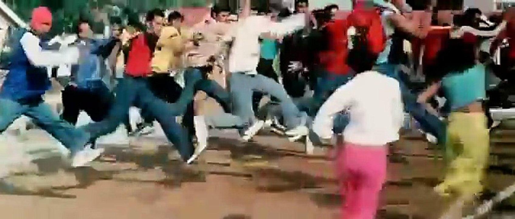 MEJOR MUSICA INDU DE UNIVERSIDAD - Chale Jaise Hawaien  [HD]