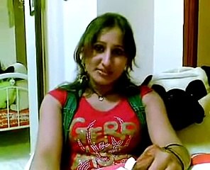 BEAUTIFUL PUNJABI GIRL IN ACTION- BEAUTIFUL VOICE- HD VIDEO