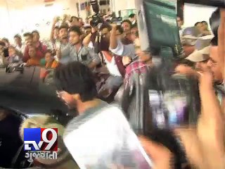 Shah Rukh Khan reaches Bhuj for 'Raees' shoot - Tv9 Gujarati