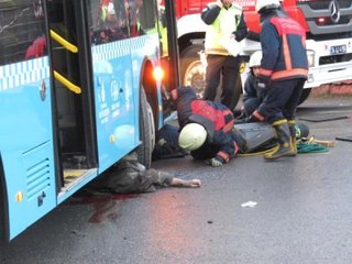 Camiye Giderken Otobüs Çarptı