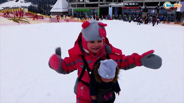 ✔ Кукла Беби Борн и Ярослава катаются на санках. Каникулы в Буковеле - Doll Baby Born - Bukovel ✔
