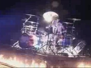 Blink-182 - Travis Barker Drum Solo (Live MTV2)