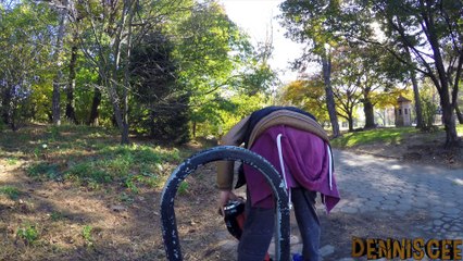 Il piège des passants avec un hoverboard, leurs gamelles sont mémorables