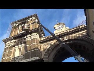 Aversa (CE) - Una gru appare vicino Porta Napoli: si crea piccolo "giallo" (01.02.16)