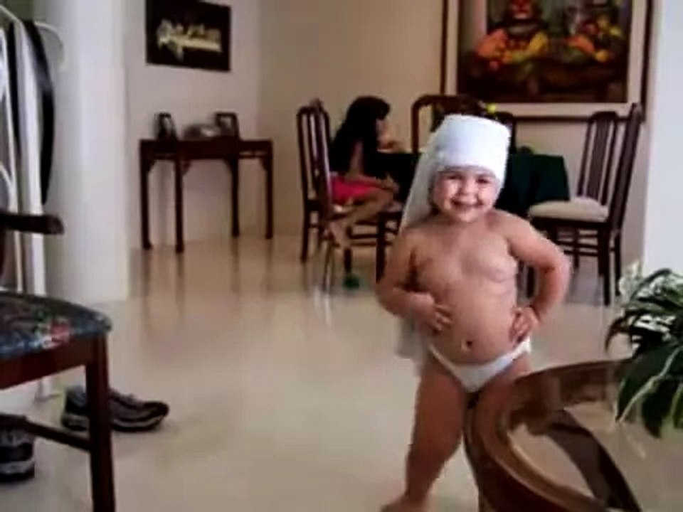 Танец под Шакиру)