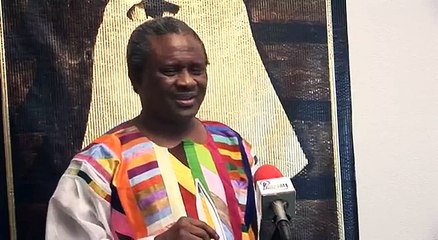 Serigne Modou Kara Menance et ordonne a Waly d'arreter la musique...