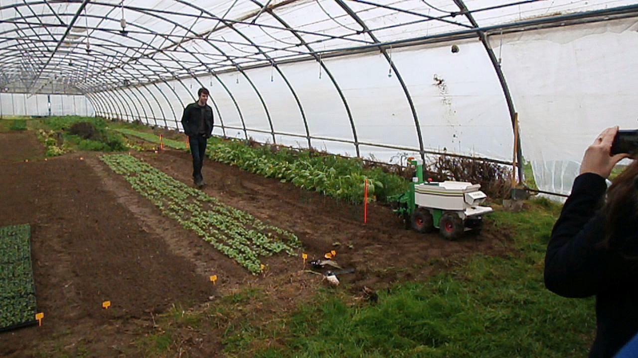 Robot de désherbage Oz par Naïo Technologies