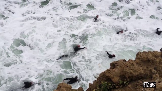 Le spectaculaire entraînement des pompiers dans les vagues du Trou du diable à Biarritz !