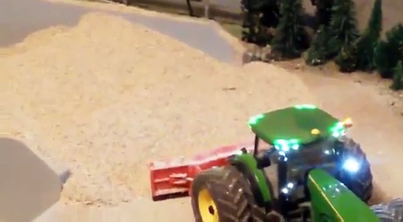 Bruder John Deere Tracteur RC est à la ferme