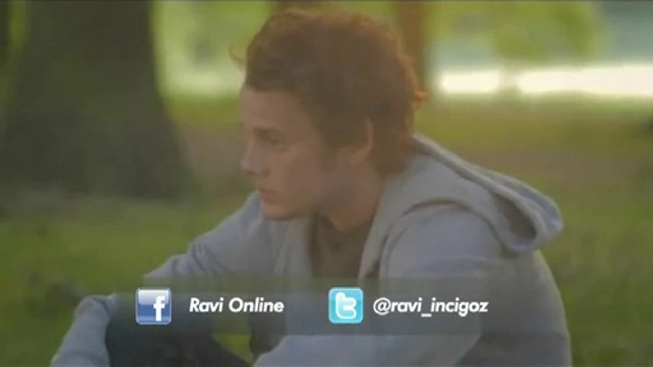 Her yerde kar var çıkamam ki bugün  Her yerde senden bir iz duramam ki bugün  Seni çok özledim arayamam ki bugün  Bugünde derdime çare değil