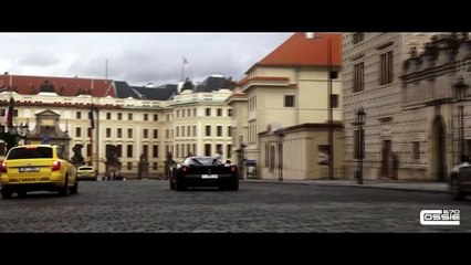 Buzz Quand une Ferrari arrive en ville !