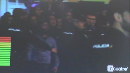 شاهد جماهير فالنسيا تصرخ وتشتم لاعبين والمدرب الجديد لسؤ النتائج